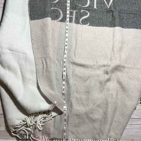 Victoria Secret Throw Blanket - Picture 12 of 15